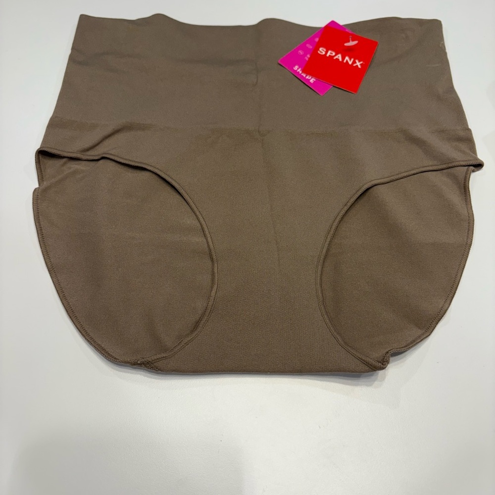 BNWT Spanx Briefs Women’s M